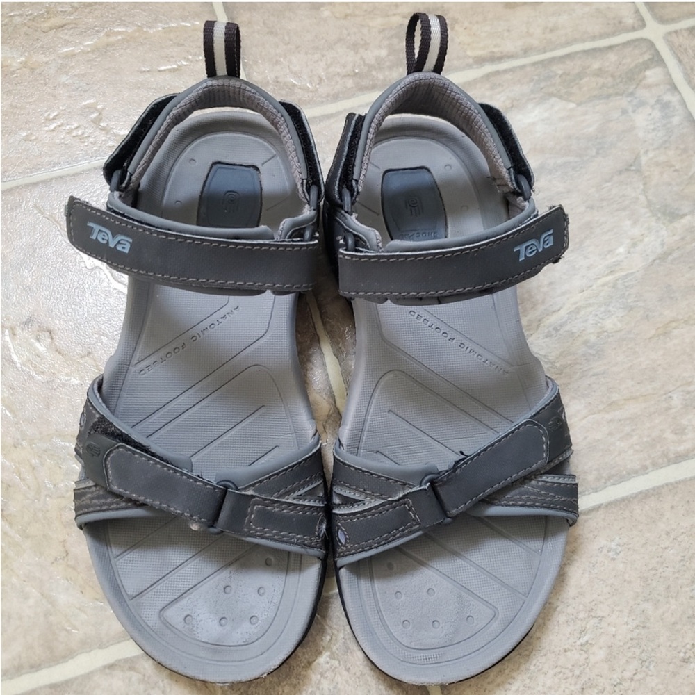 Grey Teva outdoor / sport sandals women’s size 6